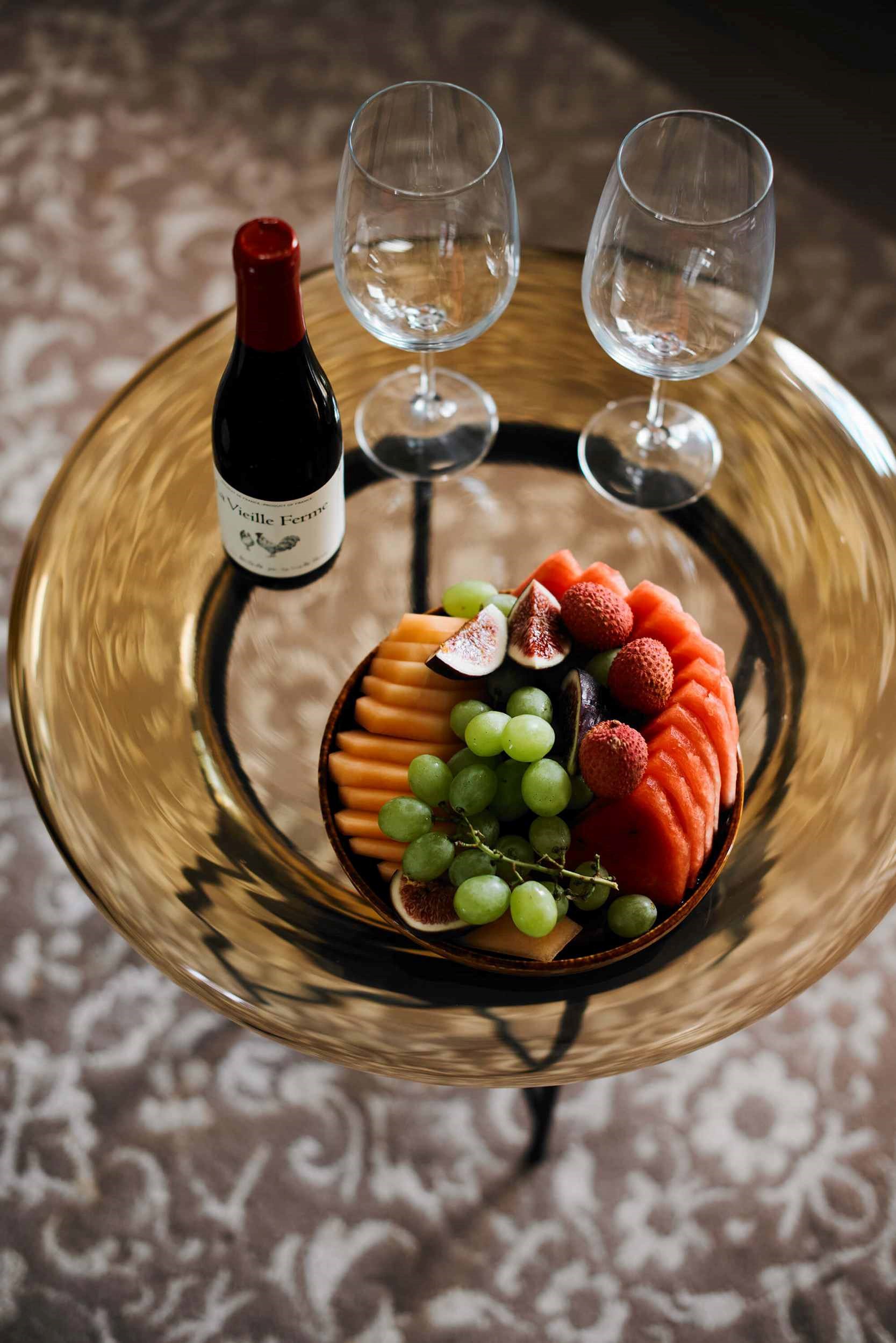 The Drisco Hotel Tel-Aviv - Wine and Fruits